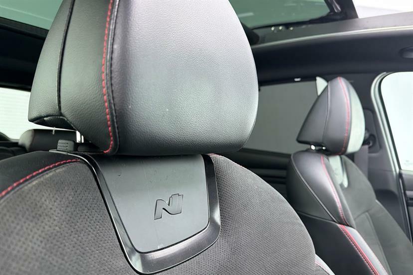 Hyundai Tucson Se Connect Red #26