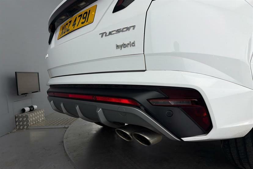 Hyundai Tucson Se Connect Red #17