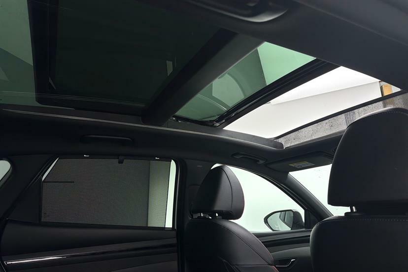 Hyundai Tucson Se Connect Red #15