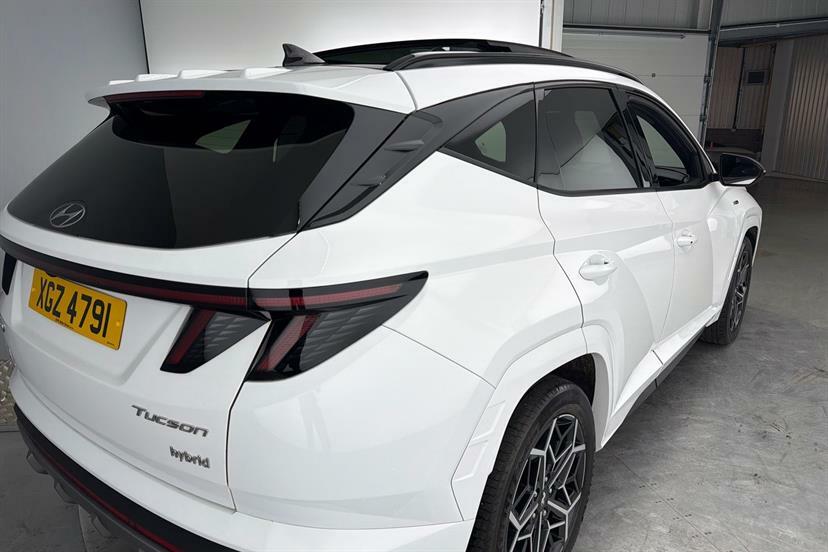 Hyundai Tucson Se Connect Red #18