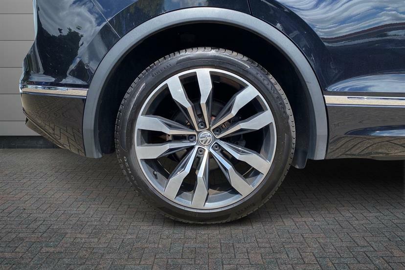 Volkswagen Tiguan 2.0 Tdi 150 R-line Tech Dsg Black #4