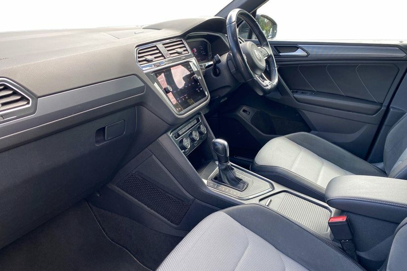 Volkswagen Tiguan 2.0 Tdi R-line Tech Suv Dsg 150 Ps MA70MGE Black #2