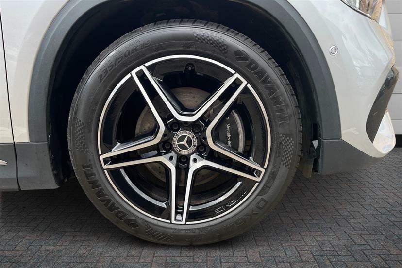 Mercedes-Benz GLA Class 200 Amg Line Premium Silver #4