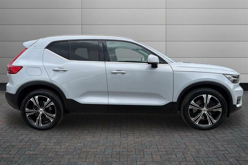 Volvo XC40 1.5 T5 Recharge Phev Inscription Pro Silver #4