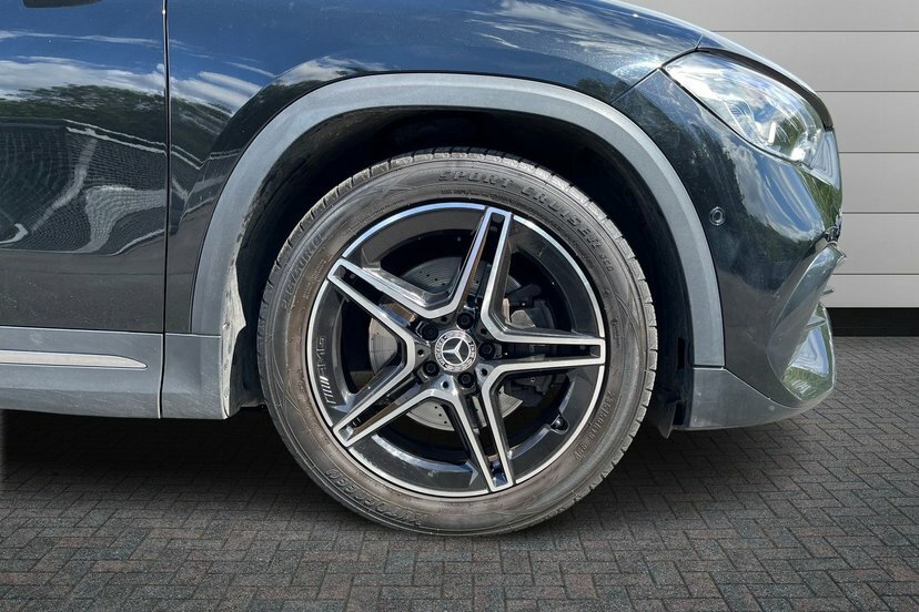 Mercedes-Benz GLA Class Gla200 Amg Line Premium KW72JRX Black #4