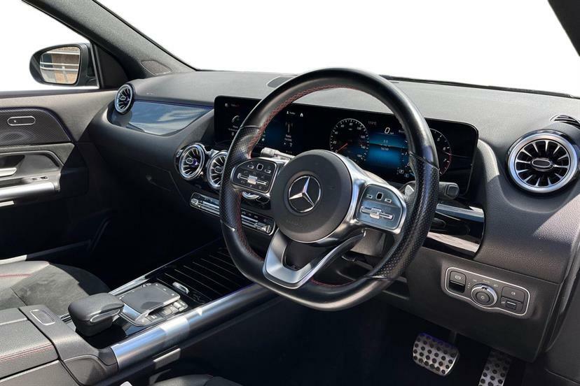 Mercedes-Benz GLA Class 200 Amg Line Premium Black #4