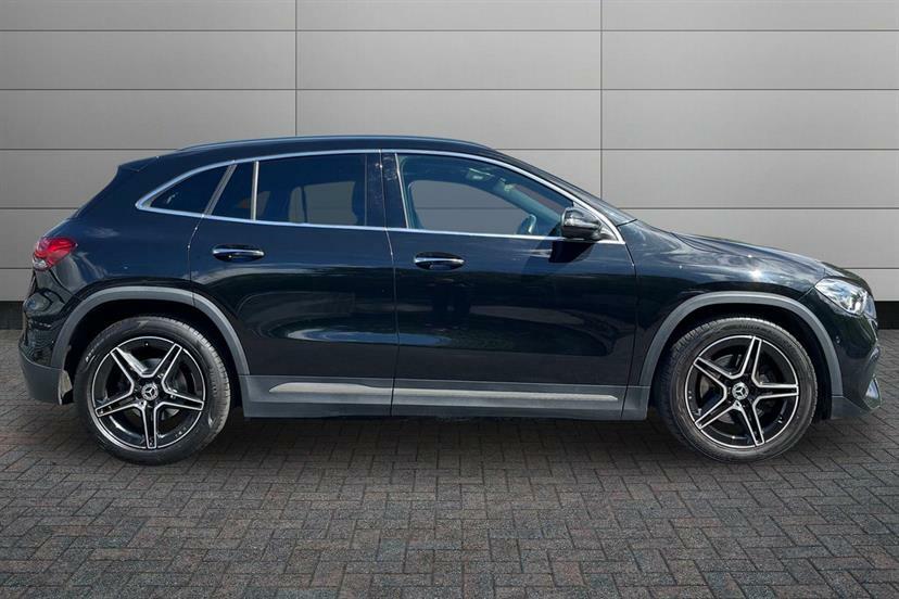 Mercedes-Benz GLA Class 200 Amg Line Premium Black #3