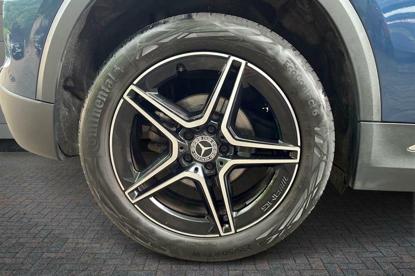 Mercedes-Benz GLA Class 200 Amg Line Premium Blue #4