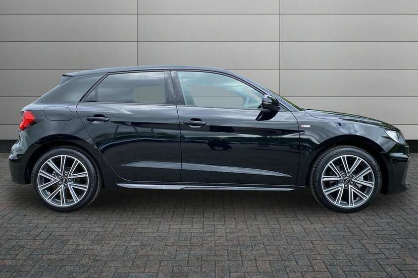 Audi A1 1.5 Tfsi 35 S Line Sportback S Tronic DE26YRG Black #4