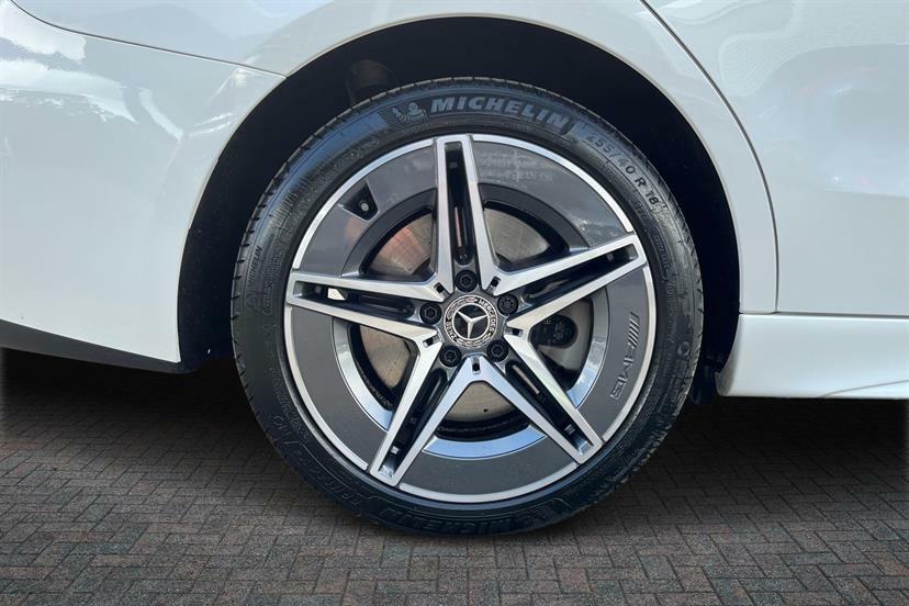 Mercedes-Benz C Class C300e Amg Line Premium Plus 9G-tronic White #3