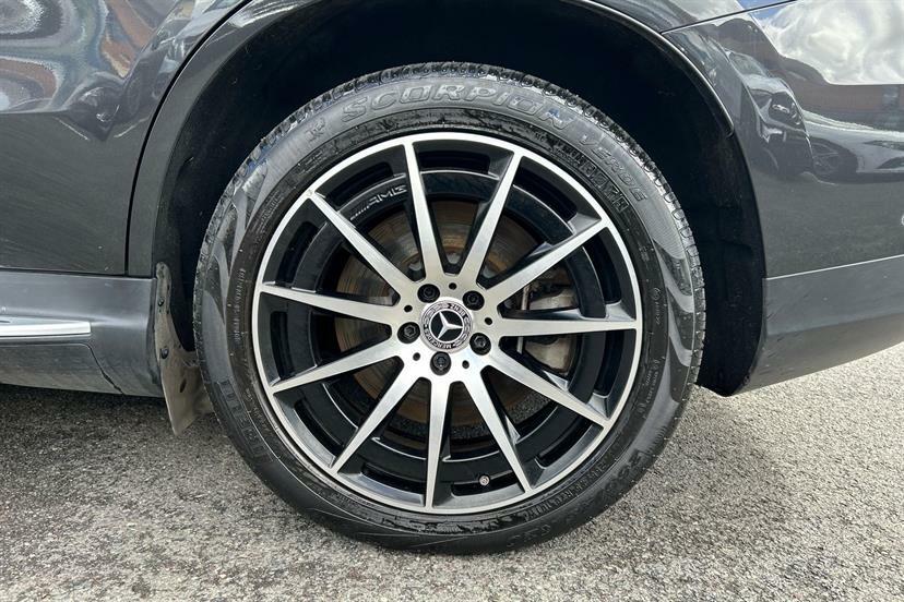 Mercedes-Benz EQC 400 300Kw Amg Line Edition 80Kwh Grey #4