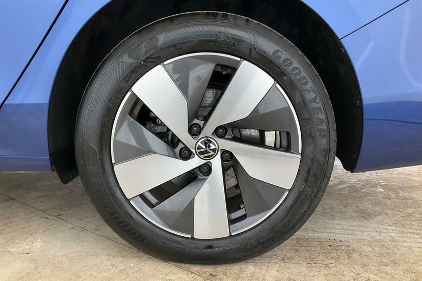 Volkswagen Passat R-line Black #17