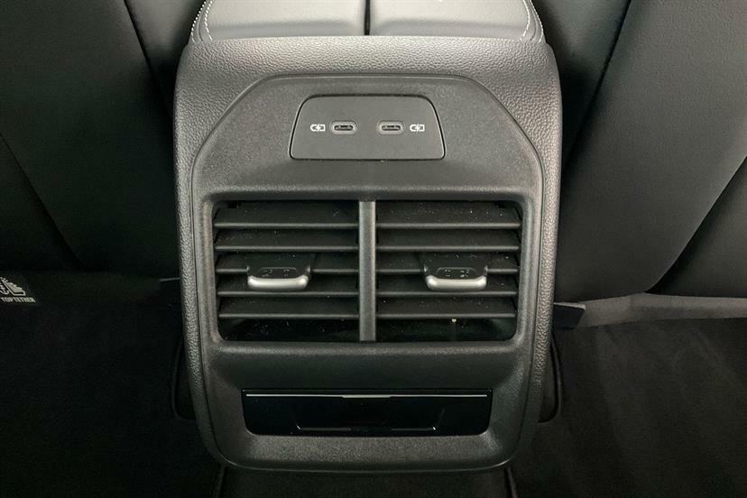 Volkswagen Passat R-line Black #36