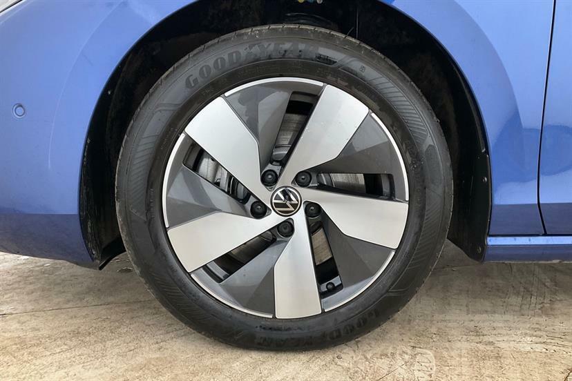 Volkswagen Passat R-line Black #16