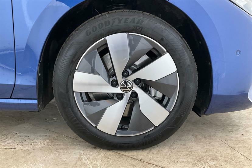 Volkswagen Passat R-line Black #15