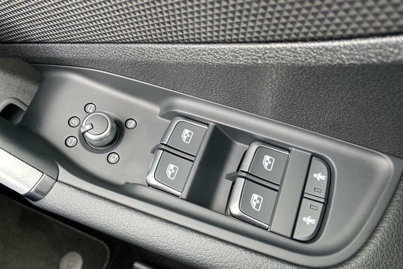 Audi Q2 35 Tfsi S Line Tech Black #28