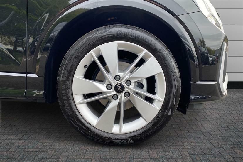 Audi Q2 35 Tfsi S Line S Tronic Black #4