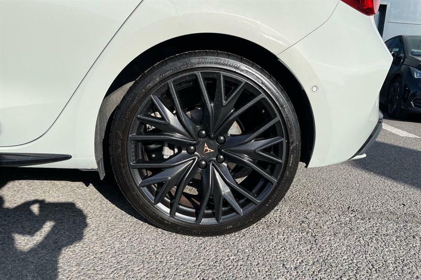 Cupra Leon 1.5 Etsi 150 V3 Dsg Black #12
