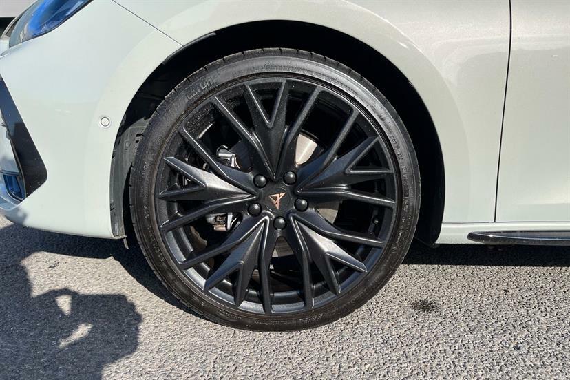 Cupra Leon 1.5 Etsi 150 V3 Dsg Black #13