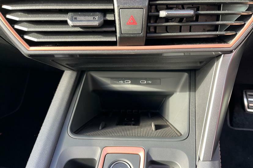 Cupra Leon 1.5 Etsi 150 V3 Dsg Black #36