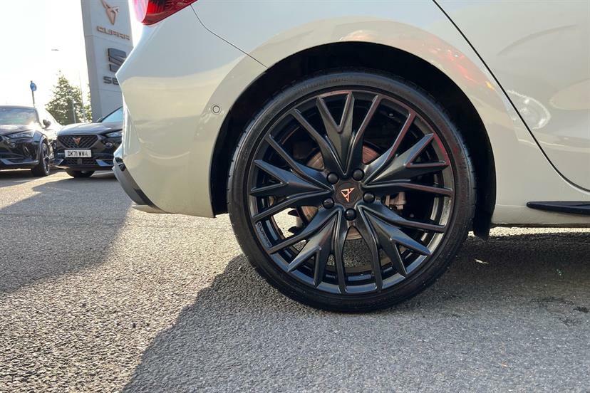 Cupra Leon 1.5 Etsi 150 V3 Dsg Black #11