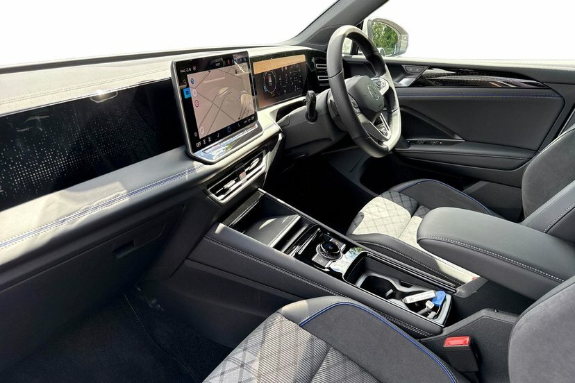 Volkswagen Tiguan 1.5 Etsi Mhev R-line Suv Hybrid Dsg 15 MH75ODX White #2