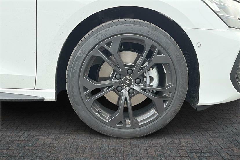 Audi A3 1.5 Tfsi E 204 Black Ed S Tronic Tech Pack Black #5