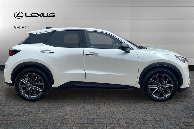 Lexus LBX 1.5 Takumi E-cvt White #4