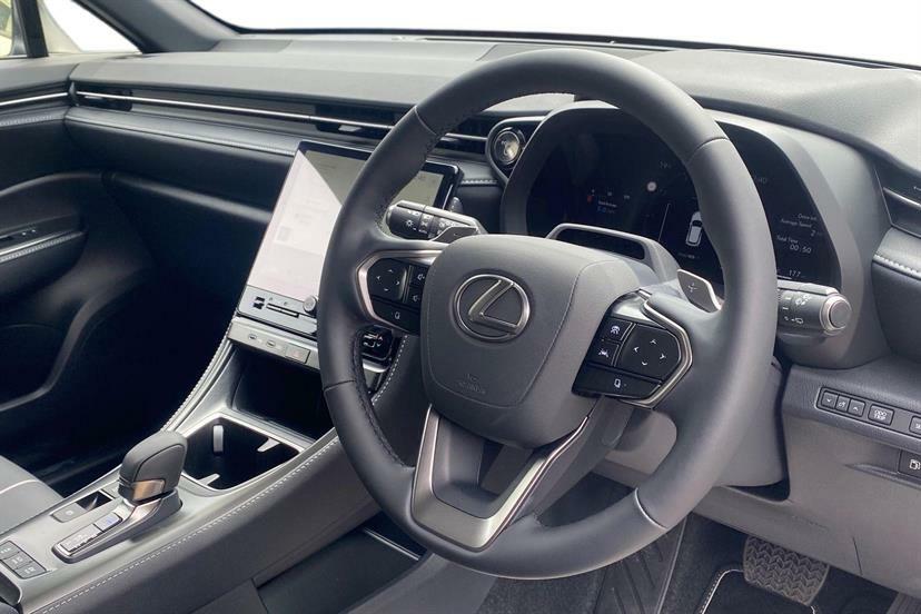 Lexus LBX 1.5 Takumi E-cvt White #6