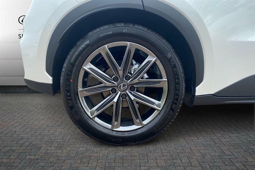 Lexus LBX 1.5 Takumi E-cvt White #5