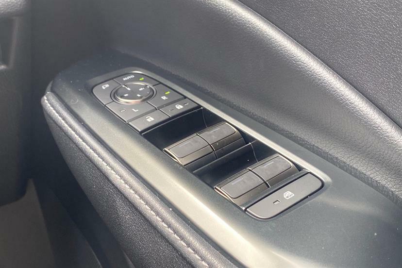 Lexus LBX 1.5 Premium E-cvt Black #19