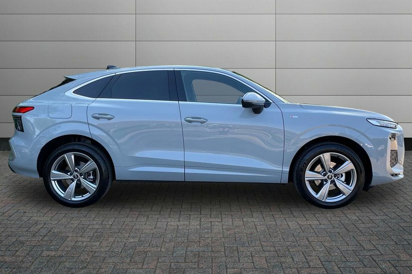 Audi Q3 1.5 Tfsi S Line Sportback S Tronic 150 VK26JTV Grey #4