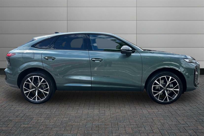 Audi Q3 1.5 E-hybrid Launch Edition S Tronic Green #4