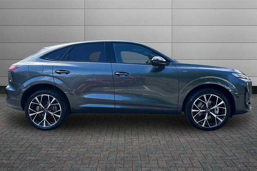 Audi Q3 1.5 E-hybrid Launch Edition S Tronic Grey #4