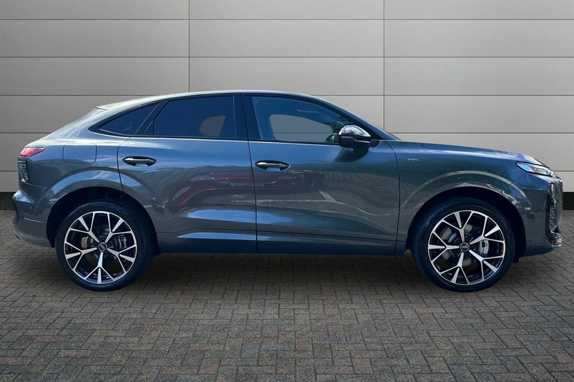 Audi Q3 1.5 E-hybrid Launch Edition Sportback P Grey #4
