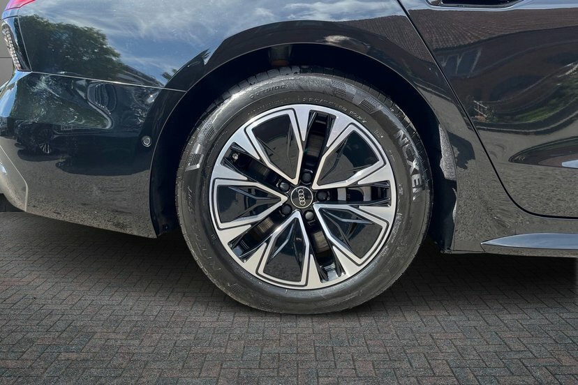 Audi A6 Avant 2.0 E-hybrid 25.9Kwh S Line Estate Plug Black #5