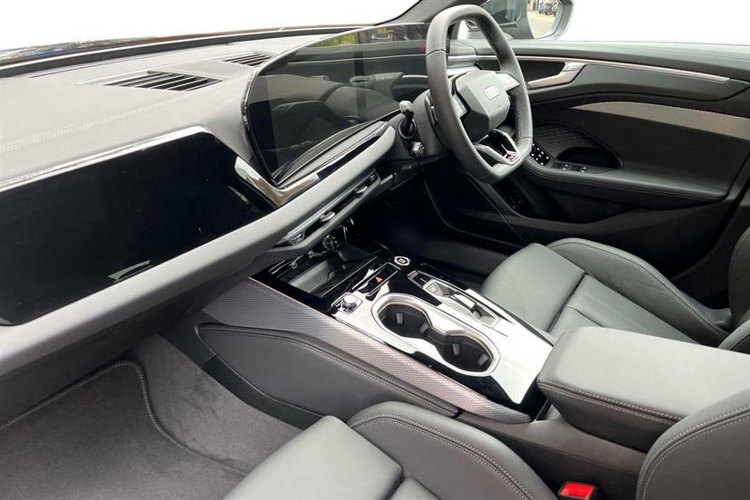 Audi A6 2.0 E-hybrid Quattro 299 S Line S Tronic Black #2
