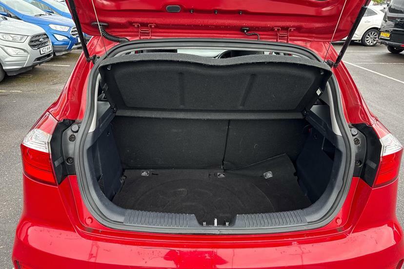 Kia RIO Hatchback #8