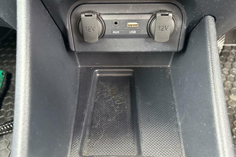 Kia RIO Hatchback #21