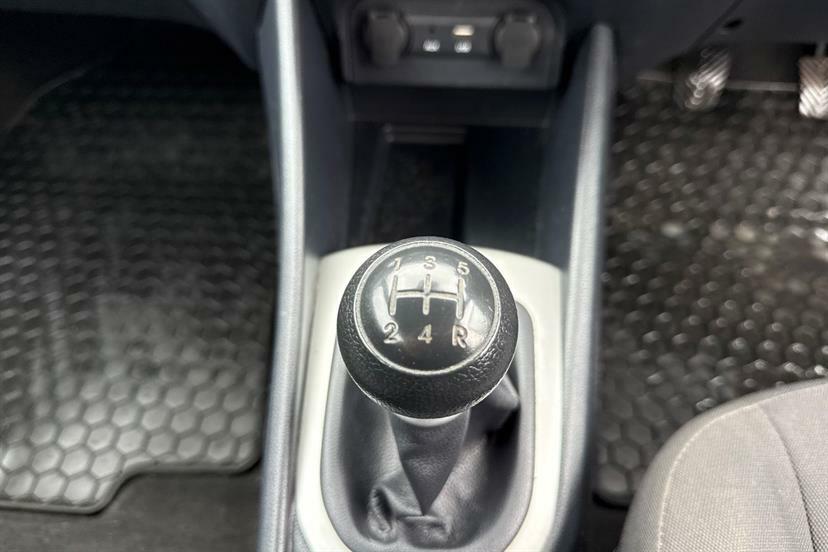 Kia RIO Hatchback #22