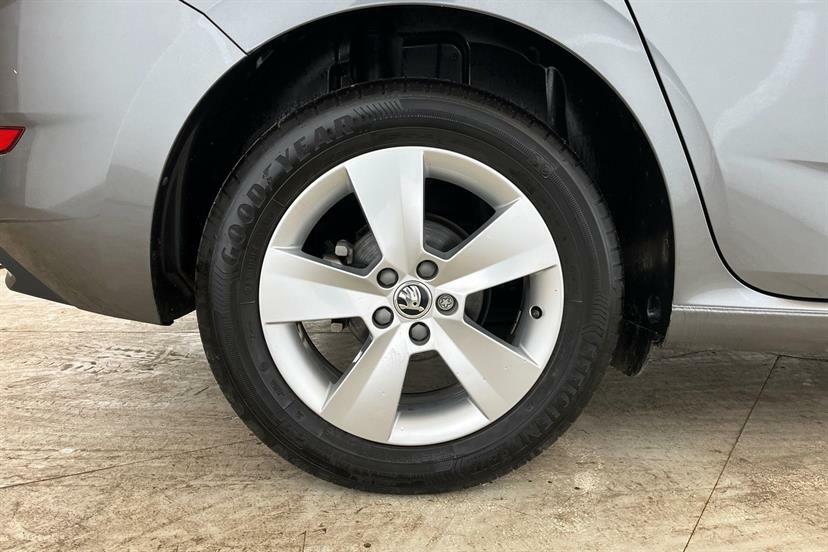 Skoda Scala Se L White #10