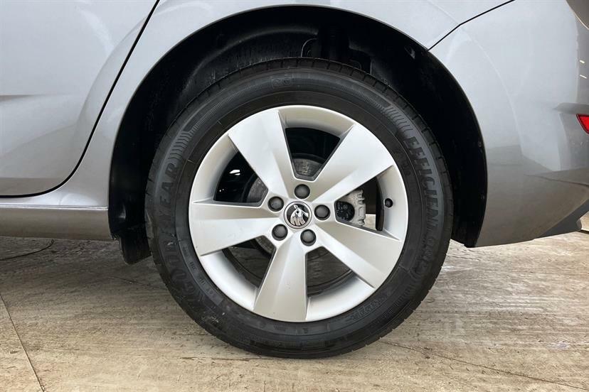 Skoda Scala Se L White #11
