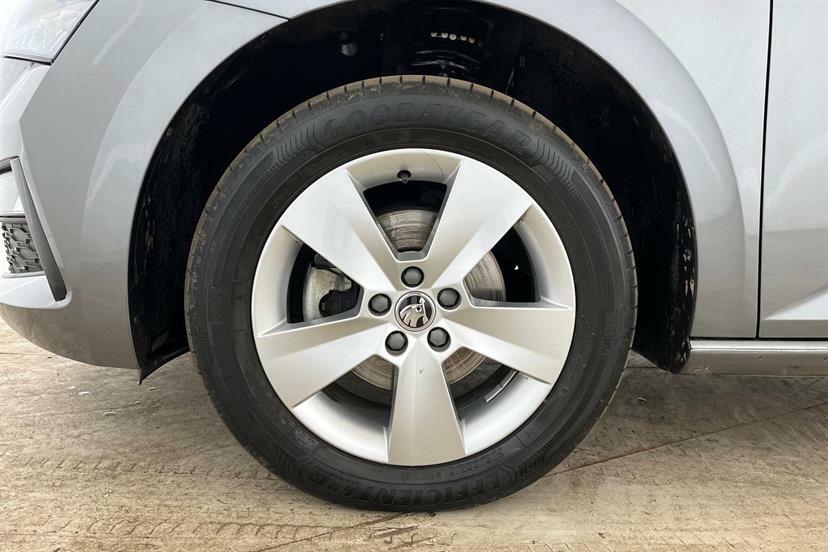 Skoda Scala Se L White #9