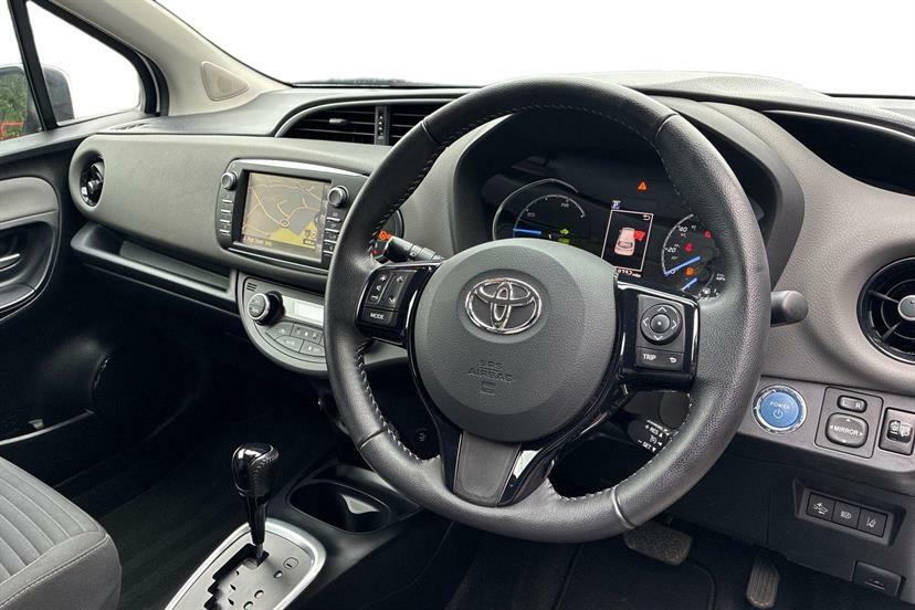 Toyota Yaris Hatchback Black #6
