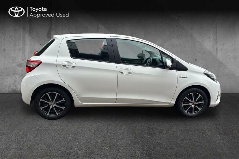 Toyota Yaris Hatchback Black #16