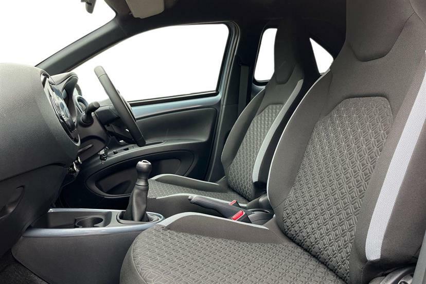 Toyota Aygo X 1.0 Vvt-i Edge Black #2