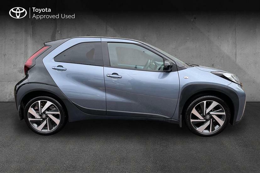 Toyota Aygo X 1.0 Vvt-i Edge Black #4