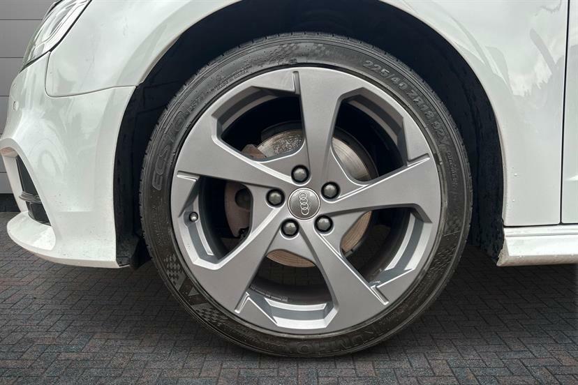 Audi A3 1.5 Tfsi S Line S Tronic Tech Pack MA68OLW White #5