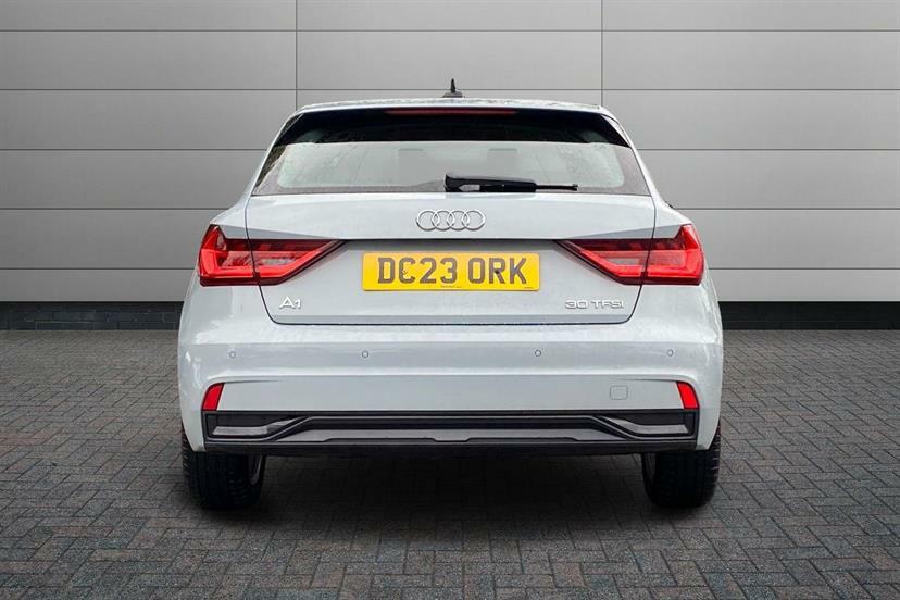 Audi A1 Sportback Tfsi Technik White #9