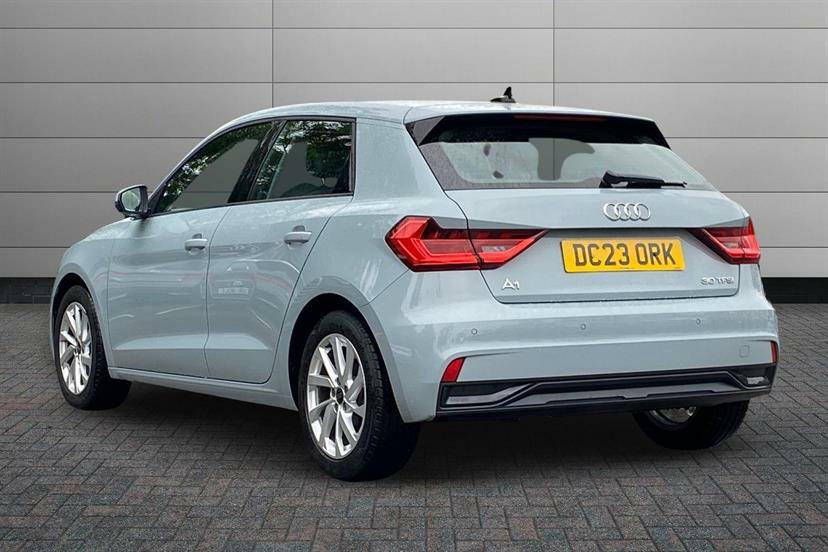 Audi A1 Sportback Tfsi Technik White #2